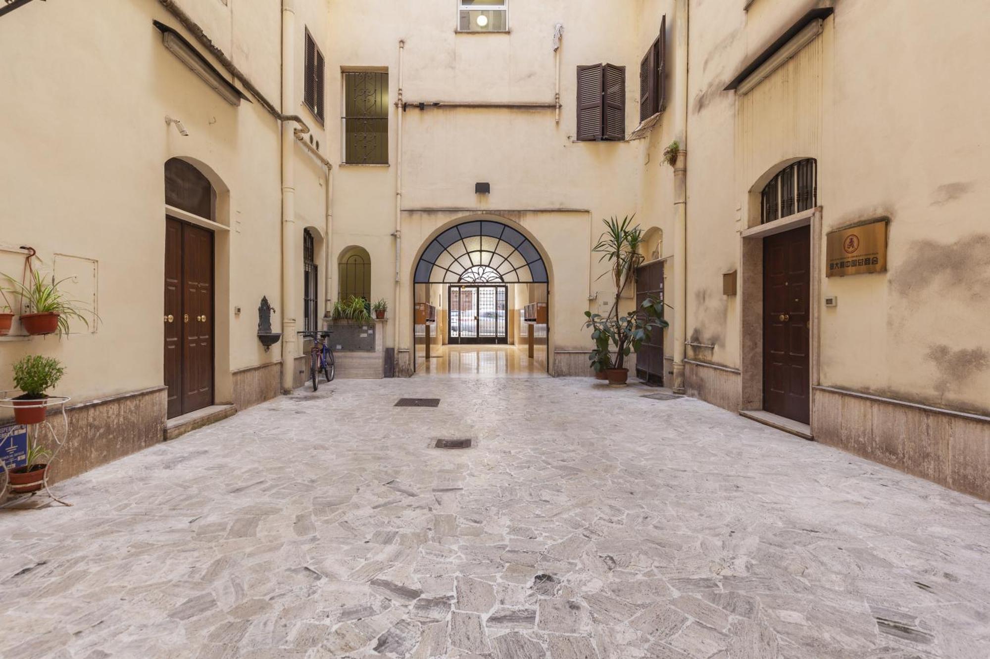 Hostly-urban Oasis Turati-few Steps From Colosseum Apartamento *